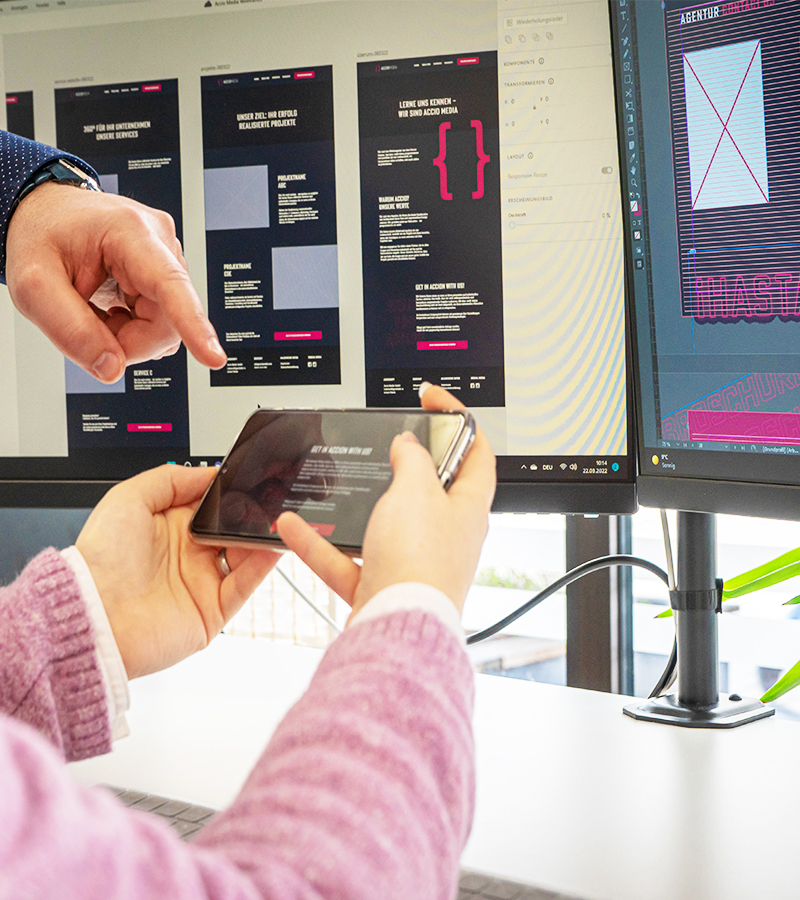Webdesign Agentur überarbeitet ein Screendesign in Adobe XD.